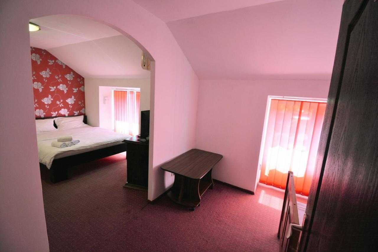 Select Hotel Bistrita  Bagian luar foto