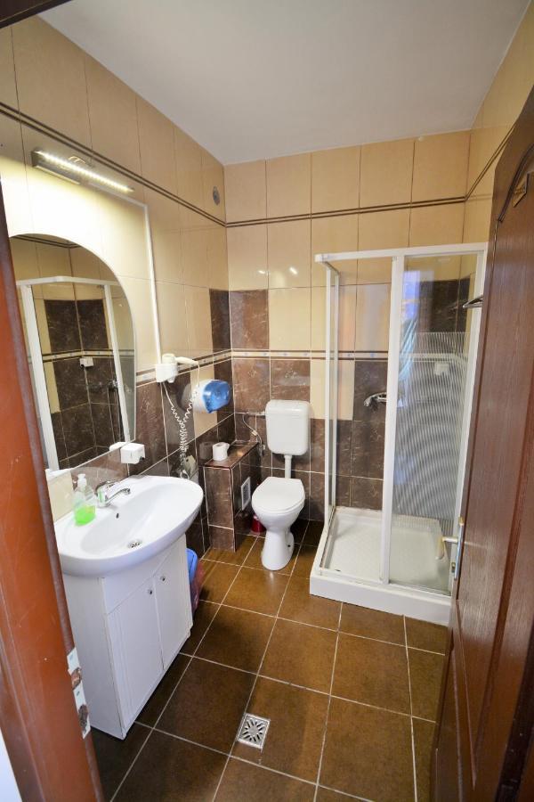 Select Hotel Bistrita  Bagian luar foto