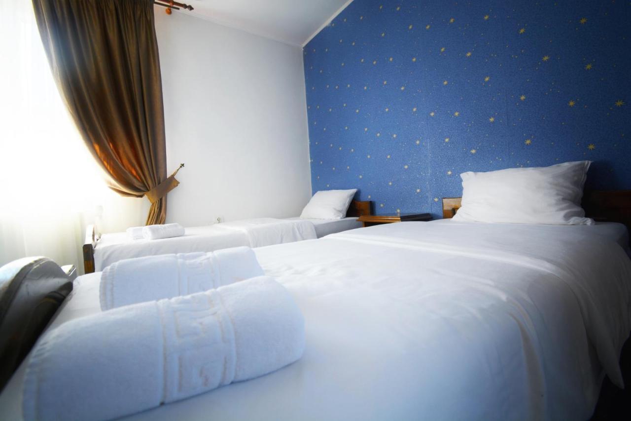 Select Hotel Bistrita  Bagian luar foto