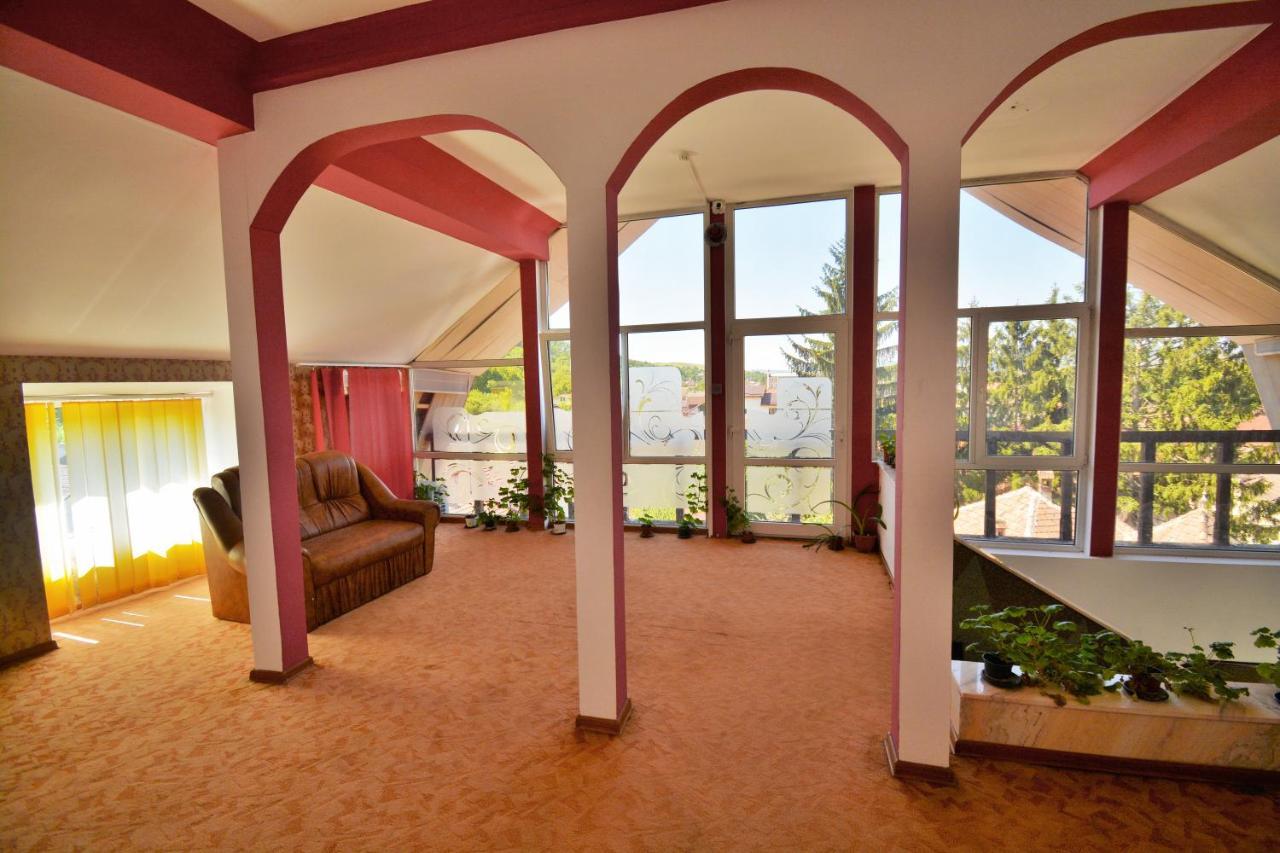 Select Hotel Bistrita  Bagian luar foto