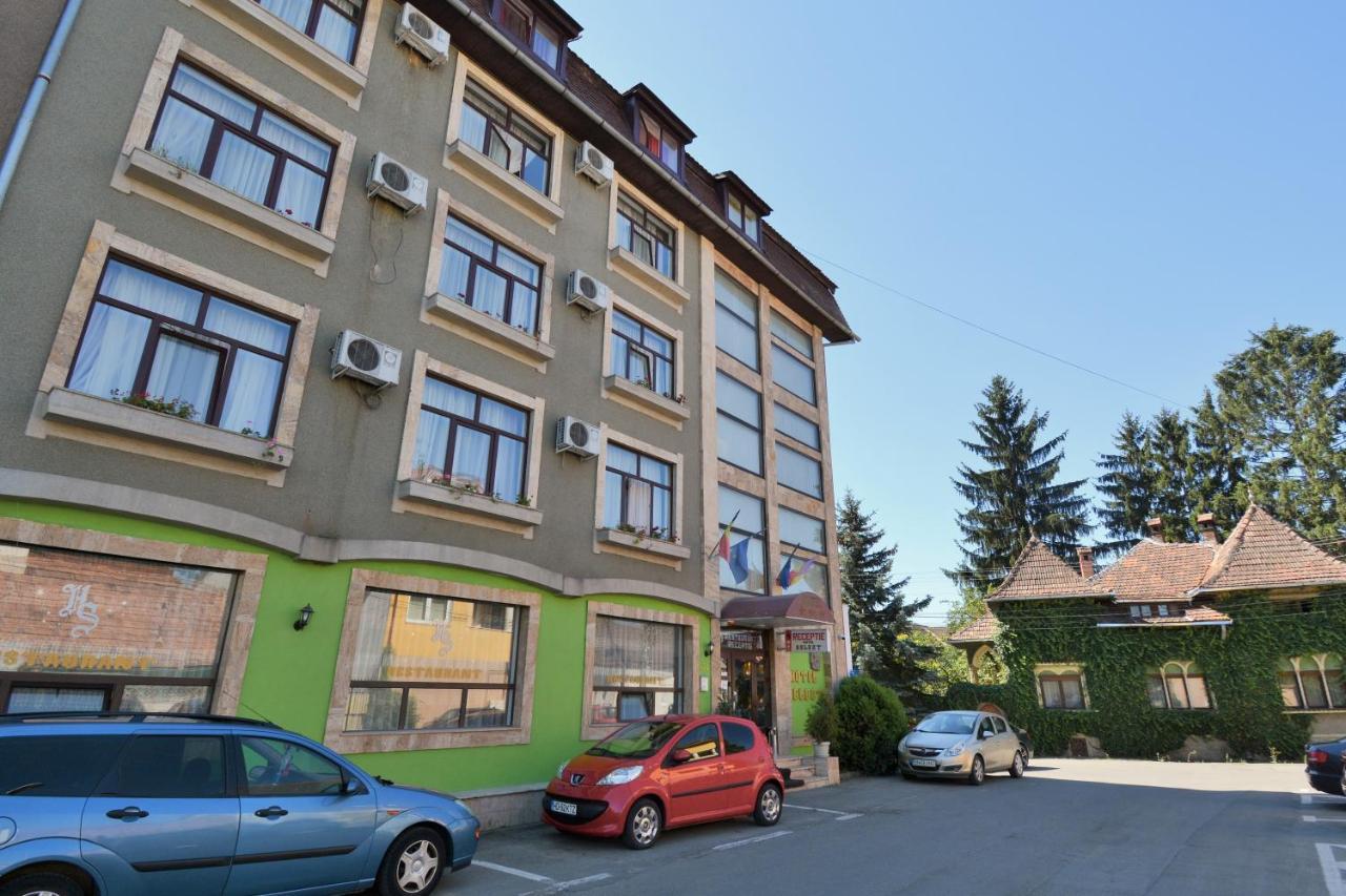 Select Hotel Bistrita  Bagian luar foto