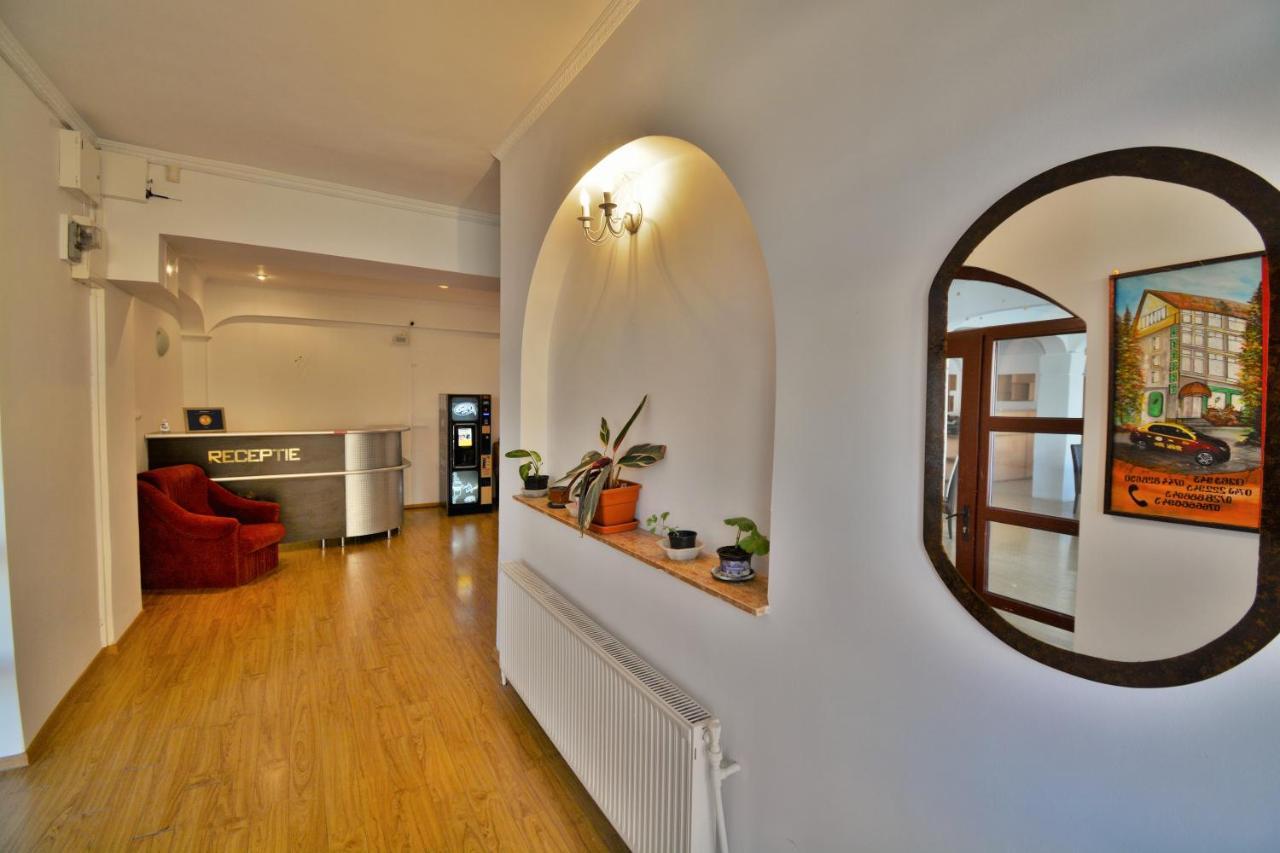 Select Hotel Bistrita  Bagian luar foto