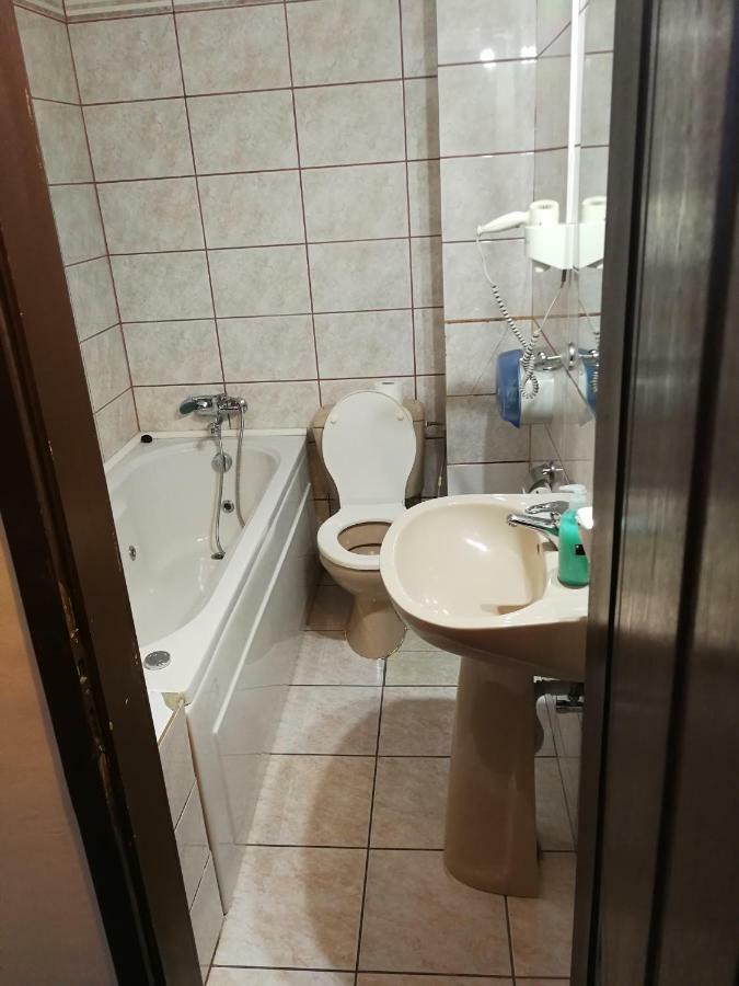 Select Hotel Bistrita  Bagian luar foto